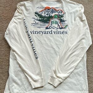 NWT men’s Vineyard Vines long sleeve T shirt. Size L